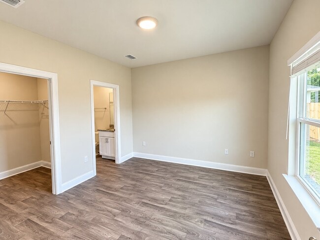 Building Photo - 13288 Shea Cir