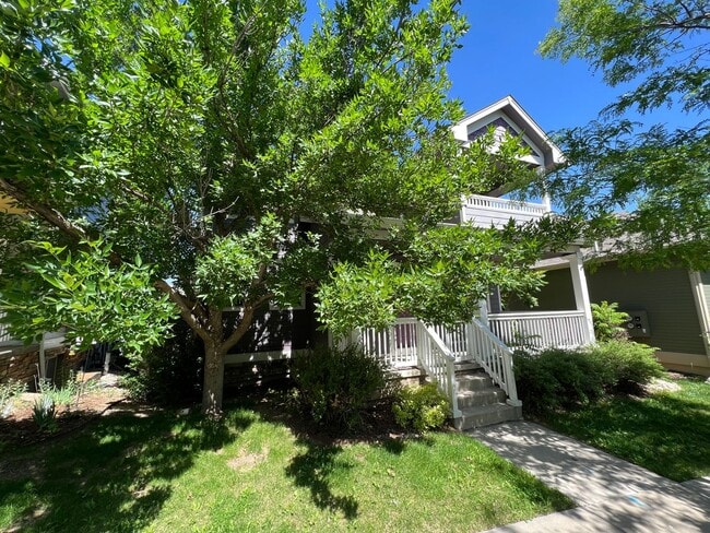 Building Photo - 3 bed 3.5 Bath with Bonus Studio Suite Above Detached Garage!