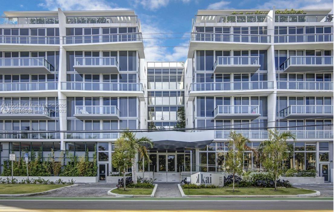 Foto principal - 9940 W Bay Harbor Dr