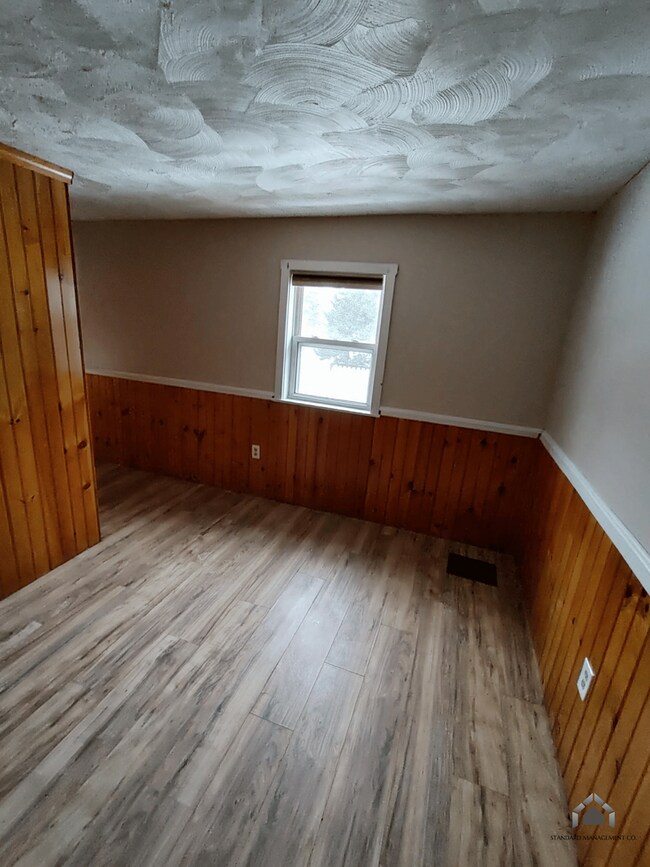 Building Photo - 328 N Pond Rd