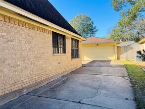 Building Photo - 14734 Charlmont Dr