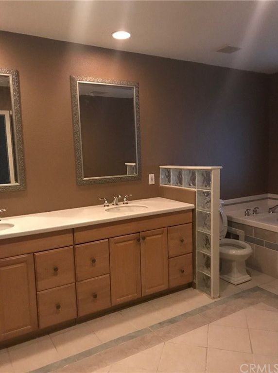 Building Photo - 9513 Sunflower St