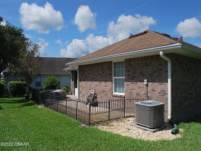 Foto del edificio - 621 Coral Trace Blvd