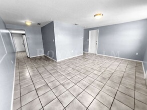 Building Photo - 6617 Warwick Cir