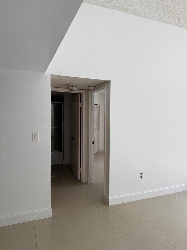 Foto del edificio - 6276 NW 186th St