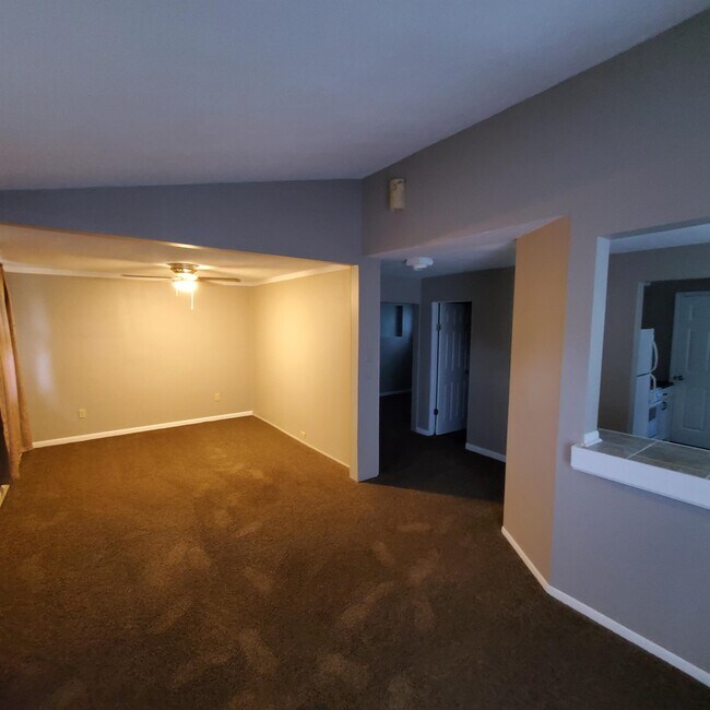 Foto del edificio - 4136 W Ridge Rd