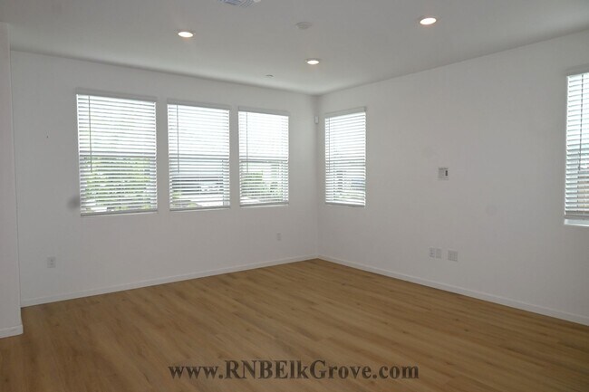 Foto del edificio - Resident Benefit Package Property