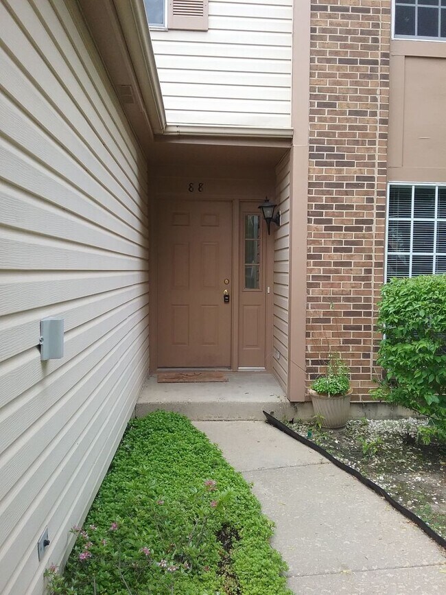Foto del edificio - Large 3 Bedroom End Unit Located in the Ke...