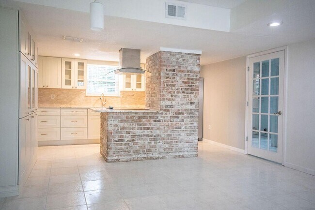 Building Photo - 2457 Duncan Dr