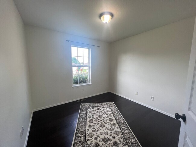 Foto del edificio - Adorable 3 Bedroom property with a sunroom...