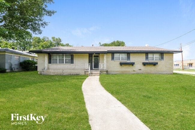 Building Photo - 711 Cozby St N