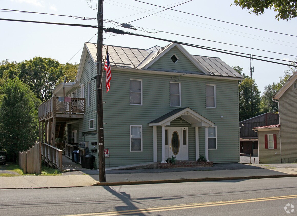 Building Photo - 313 S Main St