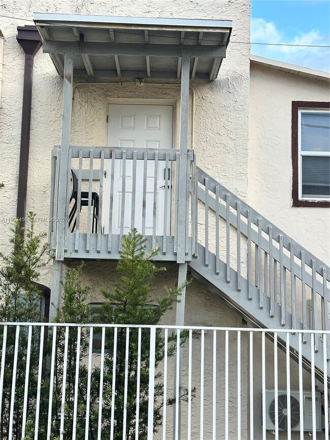 Foto del edificio - 2160 SW 17th St