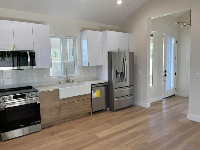 Building Photo - 434 Emilia Pl