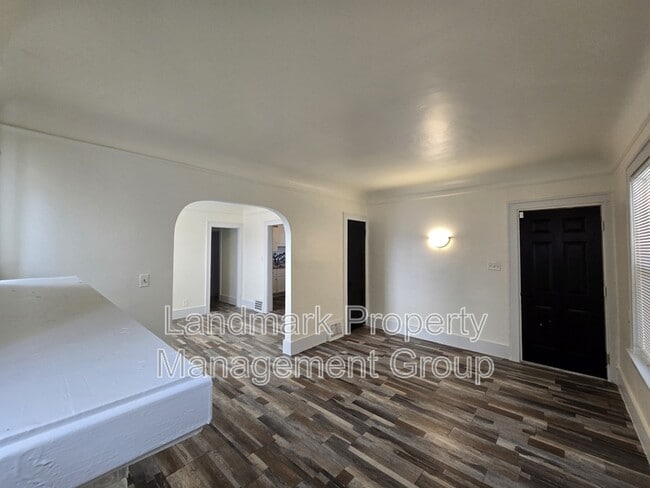 Foto del edificio - 14398 Rutherford St