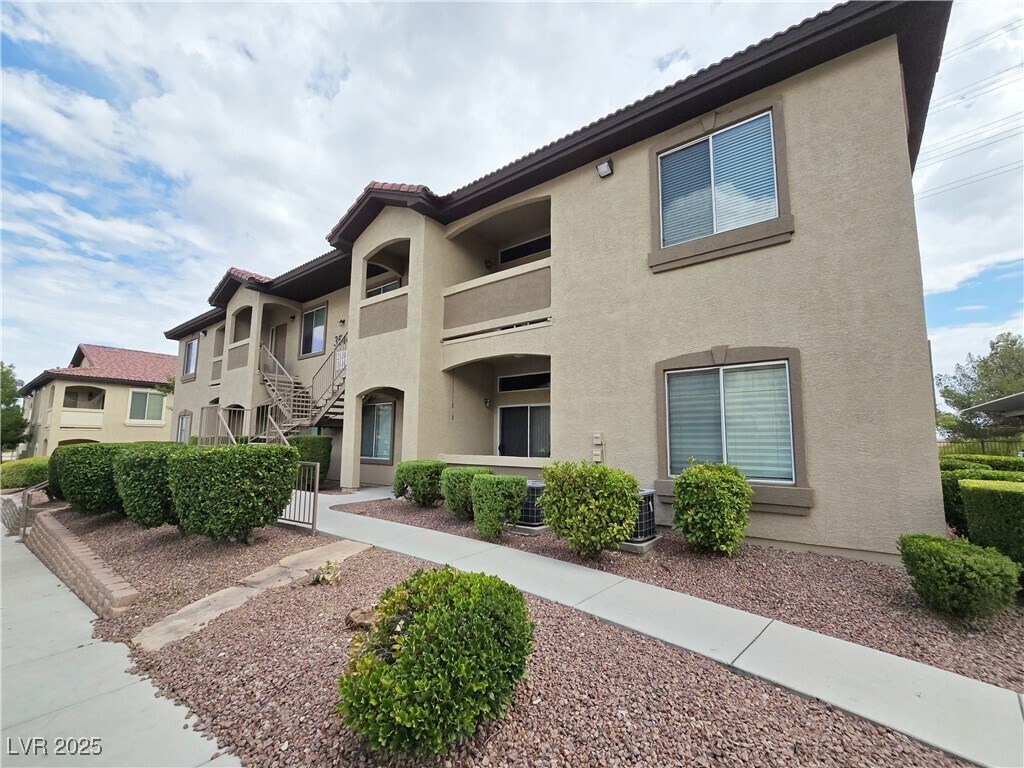 Foto principal - 3544 Desert Cliff St