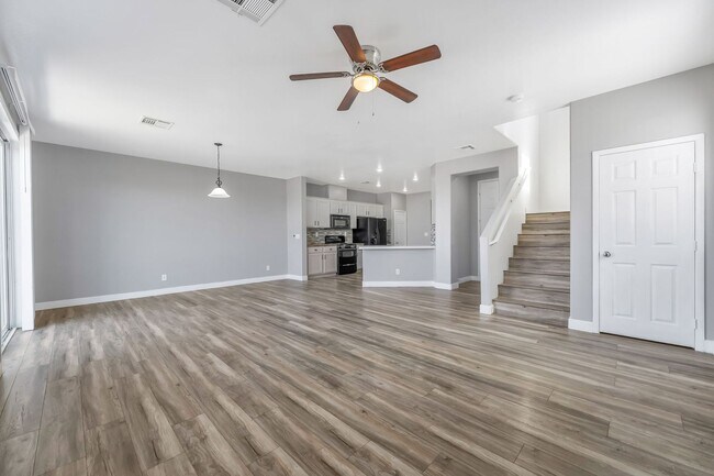 Foto del edificio - Stylish Hillside Townhome with Scenic Views in Gated Henderson Community!