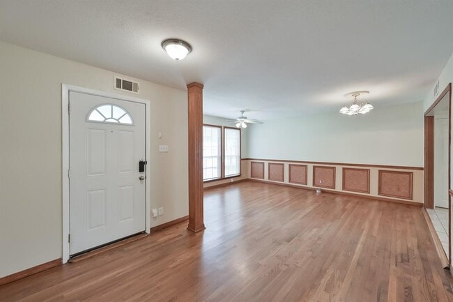 Building Photo - 6957 Park Pl Dr