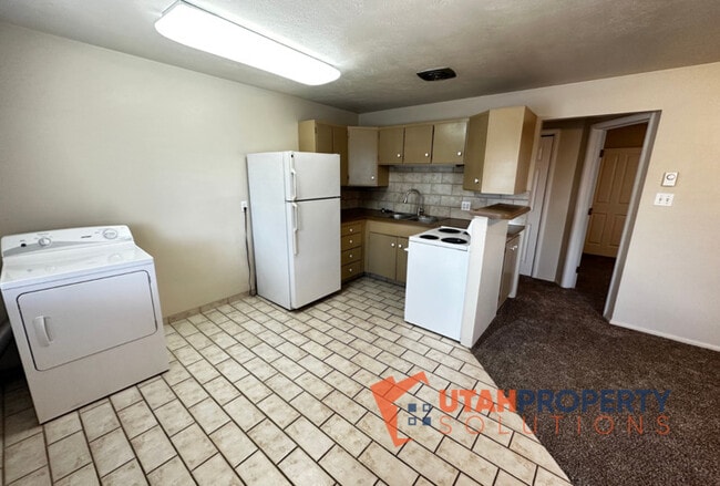 Photo - 4951 S Center St Apartment