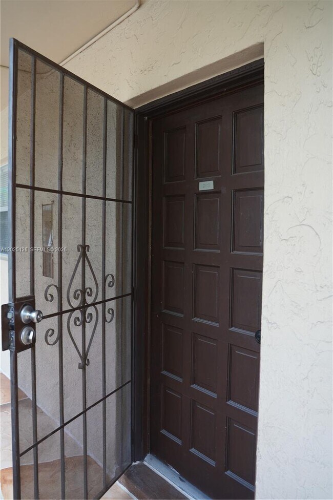 Foto del edificio - 6001 N Falls Cir Dr