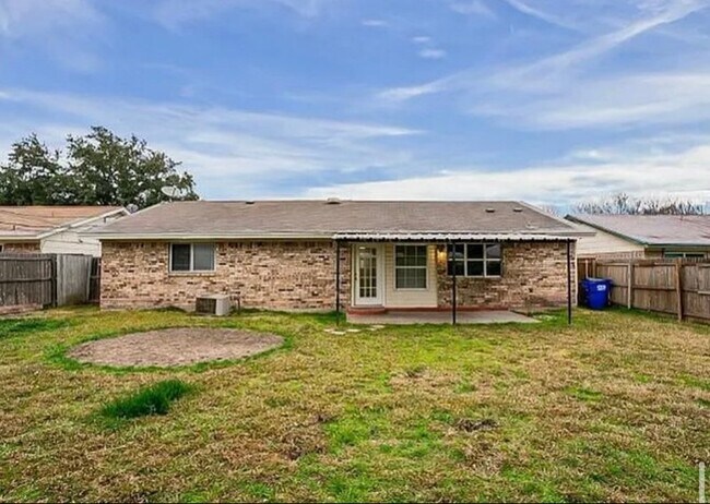 Foto del edificio - 423 Southlake Dr