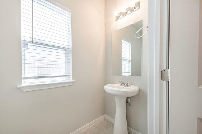 Building Photo - 9705 Morning Iris Dr