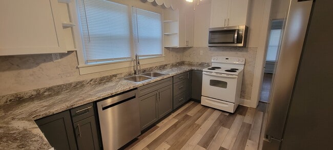 Building Photo - 545 Tazewell St