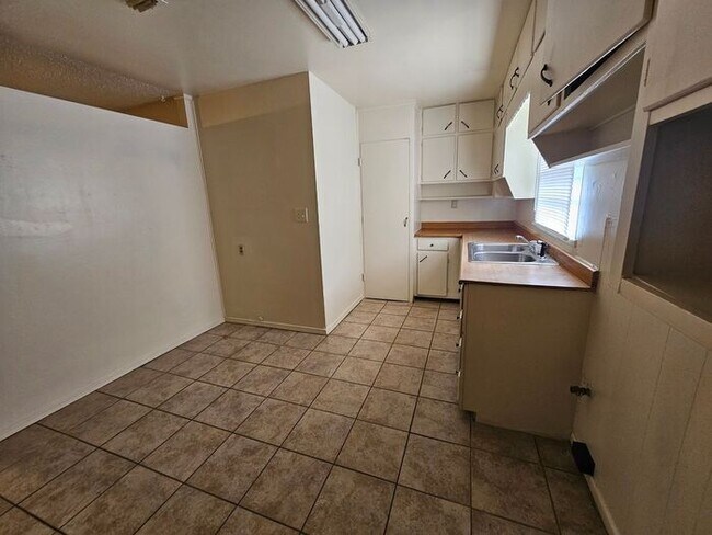 Foto del edificio - Spacious 3-Bedroom Home