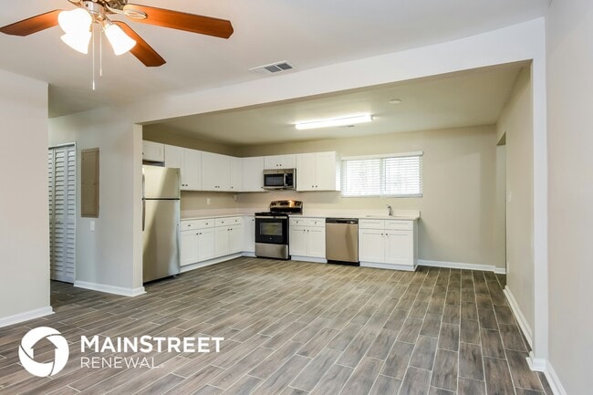 Building Photo - 3715 Meadowview Dr