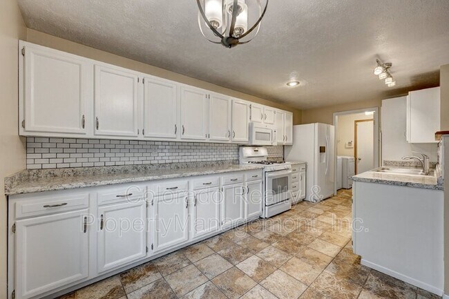 Foto del edificio - 9301 Gray Ct