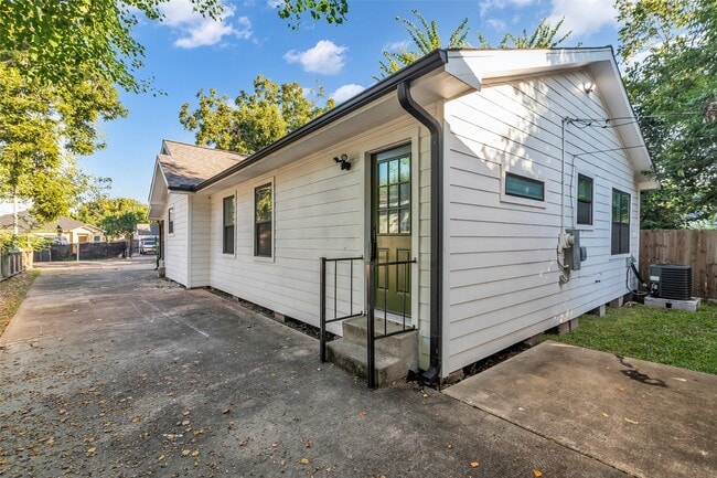 Building Photo - 116 Gans St