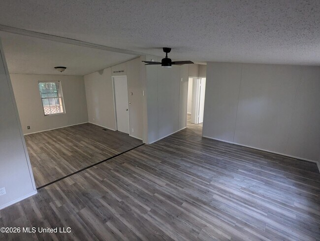 Foto del edificio - 7682 Edwards Place Rd E