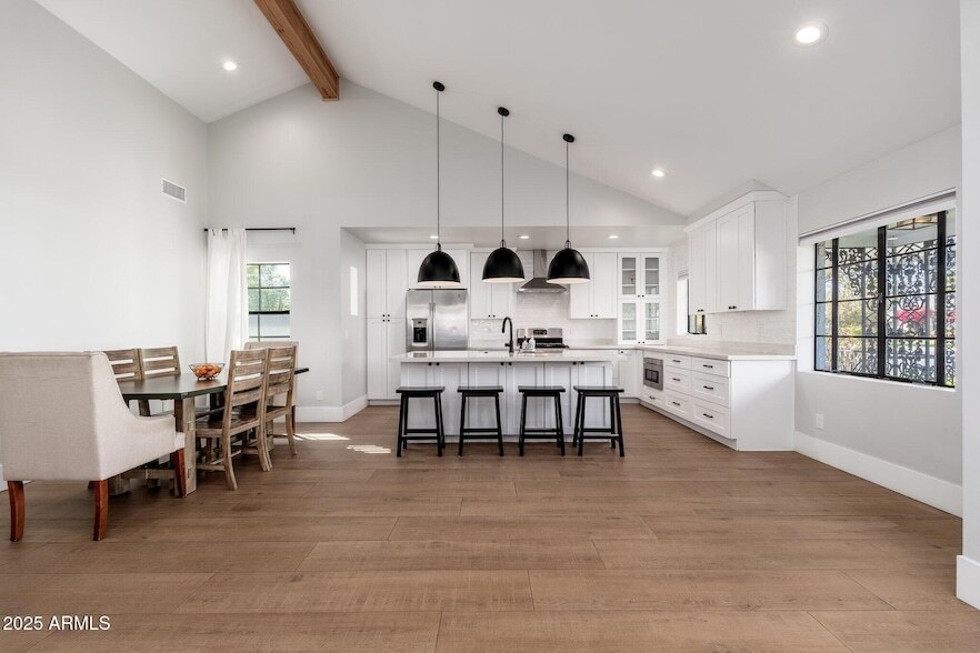 Foto principal - 345 W Wilshire Dr