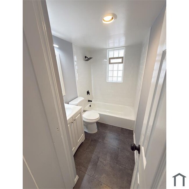 Foto del edificio - 521 E 222nd St