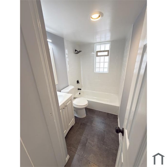 Photo - 521 E 222nd St Apartment