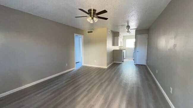 Foto del edificio - Renovated 2 bedroom condo ready for immedi...