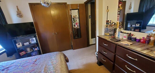 Building Photo - 219 NW Barr Rd