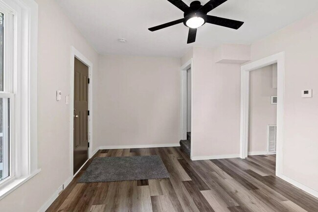 Foto del edificio - For Rent: Cozy and Adorable 2-Bedroom / 1-...