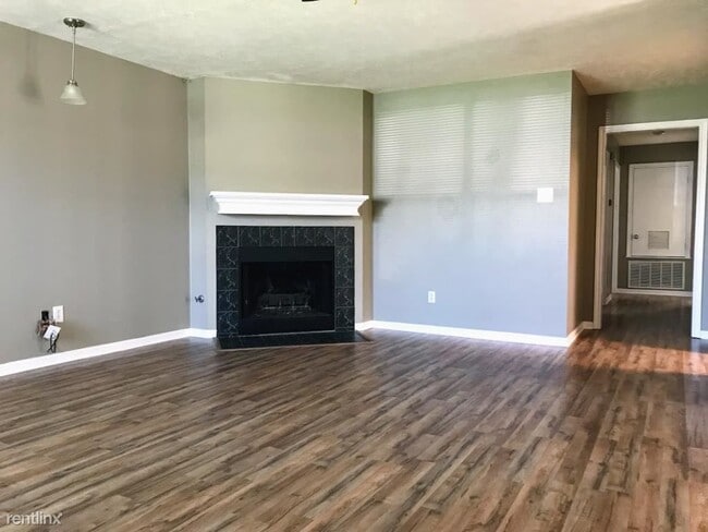 Foto del edificio - 3 br, 2 bath House - 824 Azalea Ct