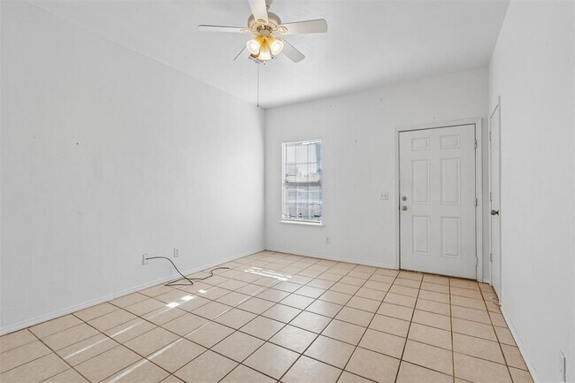 Foto del edificio - 1021 Shady Creek Cir