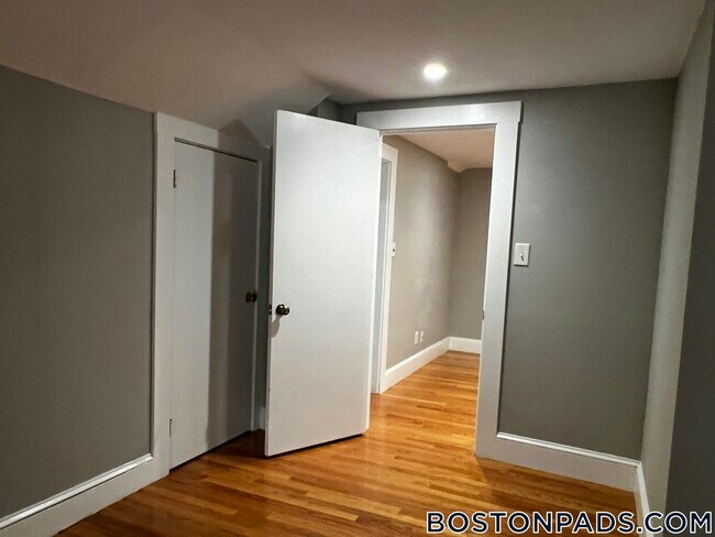 Building Photo - 152 Winchester St