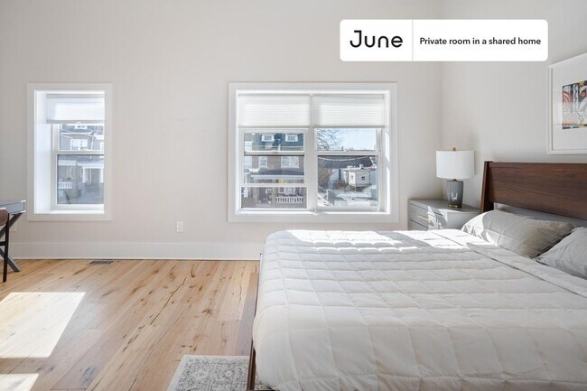 Building Photo - Private bedroom in 4 bed/3.5 bath Home