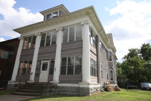 Primary Photo - 504 University Ave SE