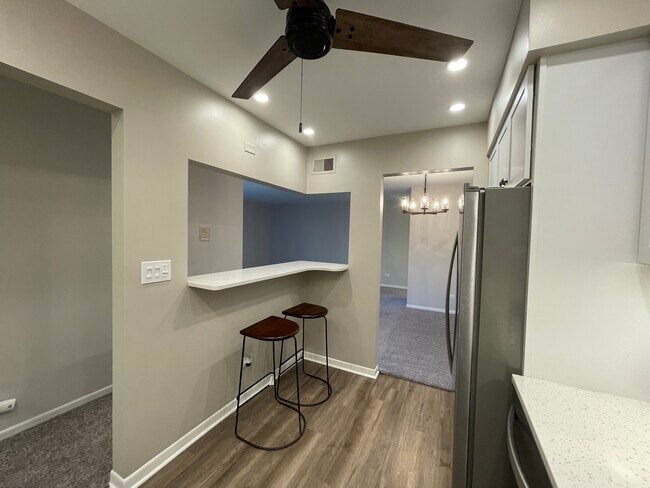Sitting area in kitchen - 7360 Fairview Ave