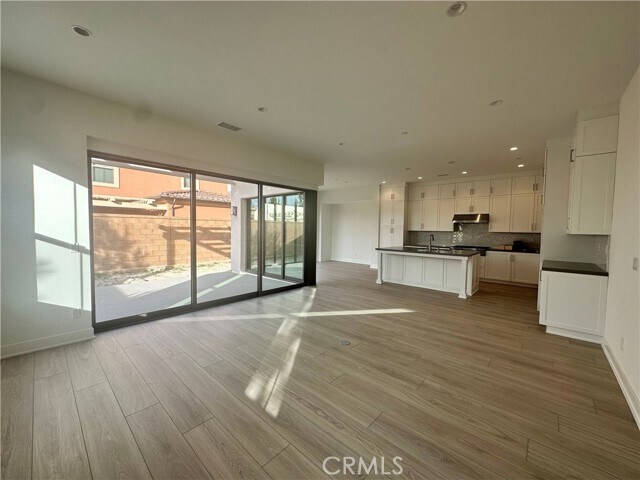 Building Photo - 186 Plum Lily