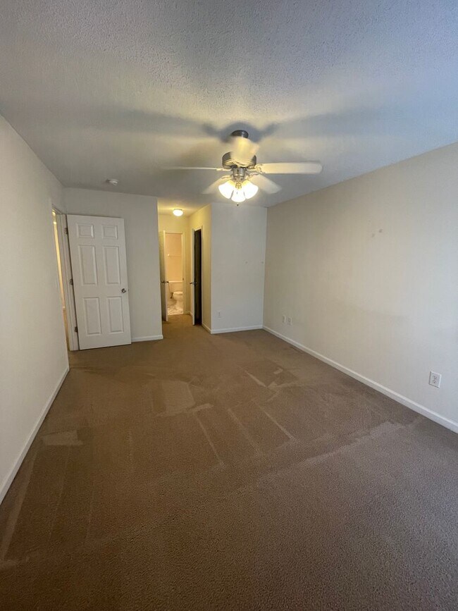 Foto del edificio - Beautiful 4 Bed/2.5 Bath Home in Pendleton...