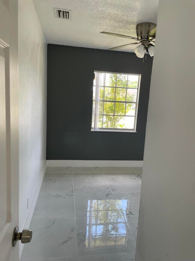 Foto del edificio - 8131 SW 6th St