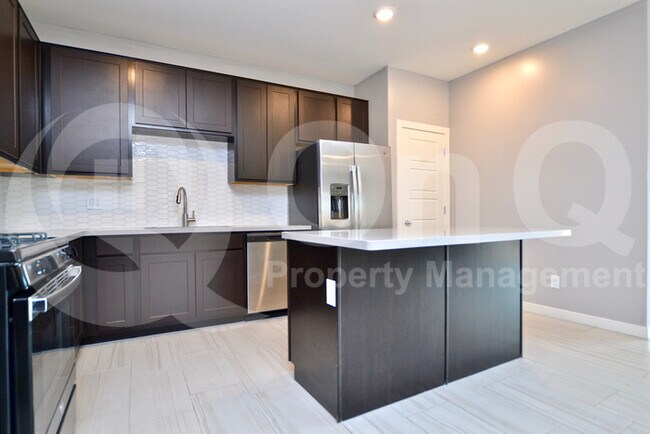 Building Photo - 2524 N Abbey Rd