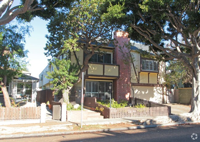Primary Photo - 909 Grant St