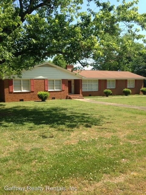 Foto principal - 3 br, 2 bath House - 104 Greenbriar Dr.